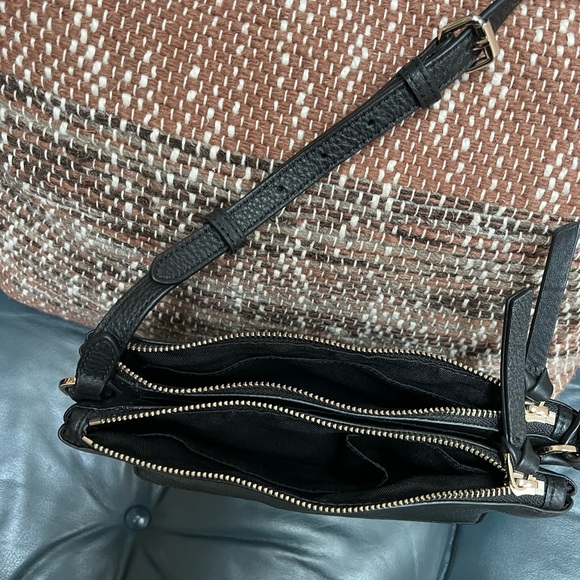 Vince Camuto black leather crossbody bag. In excellent condition, never used. - Picture 8 of 10